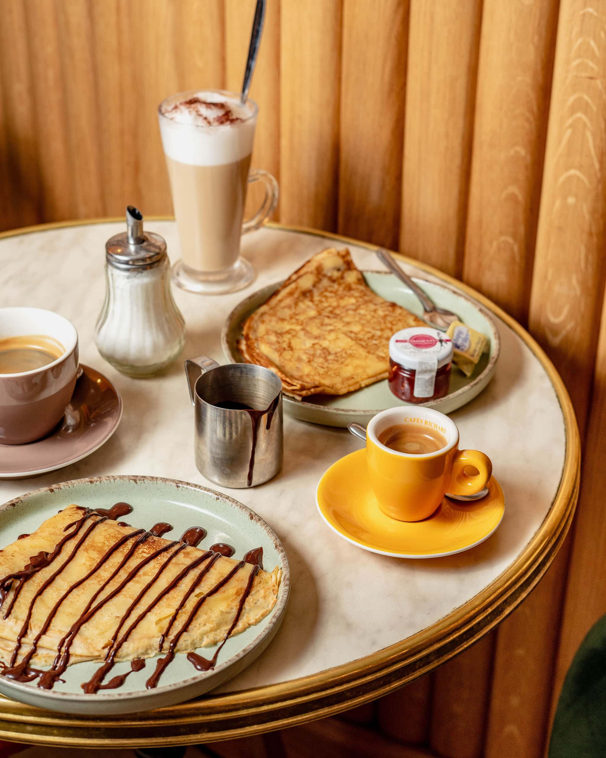 Table dressée dessert Charenton